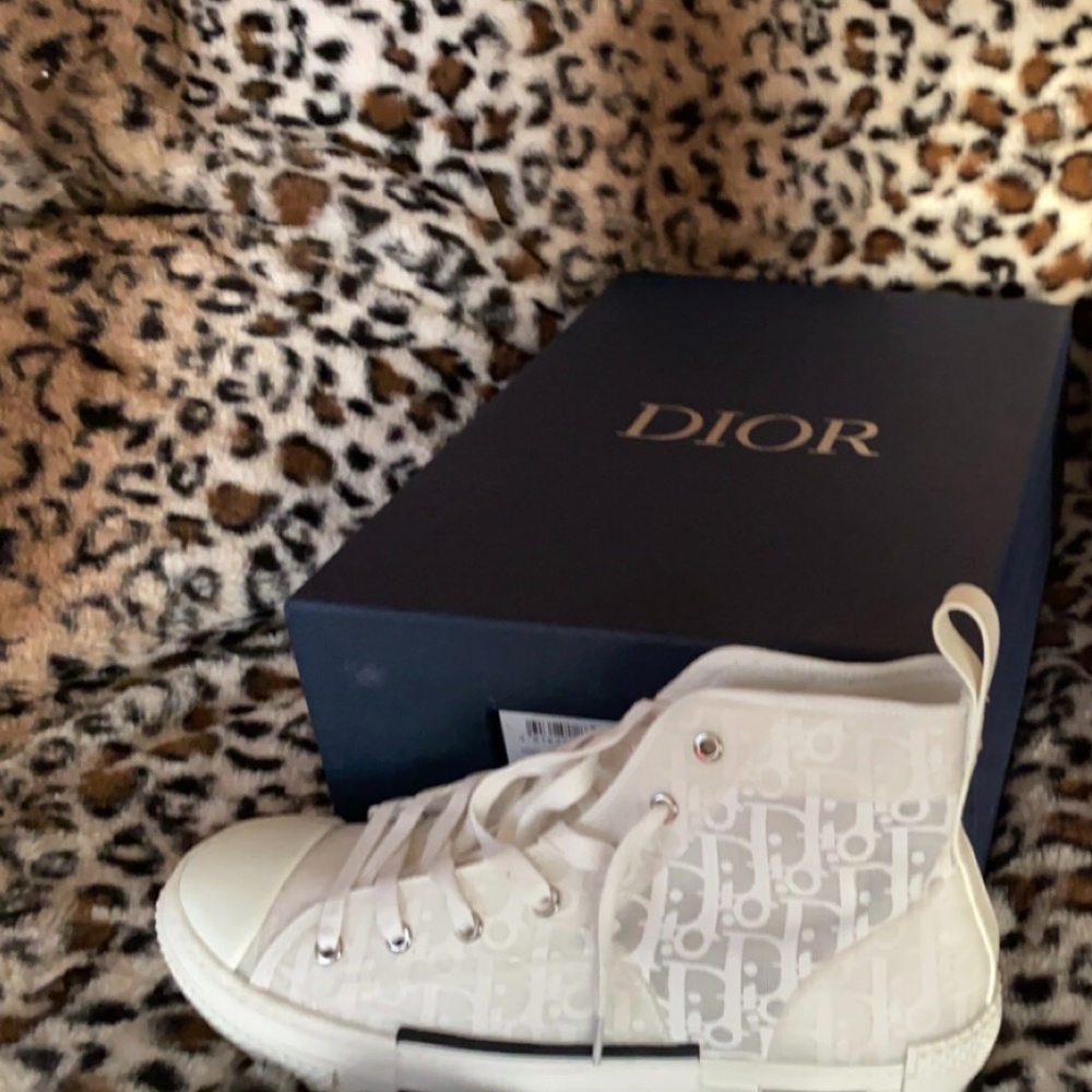 Dior B23